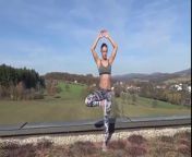 Трах с худой немкой на крыше дома